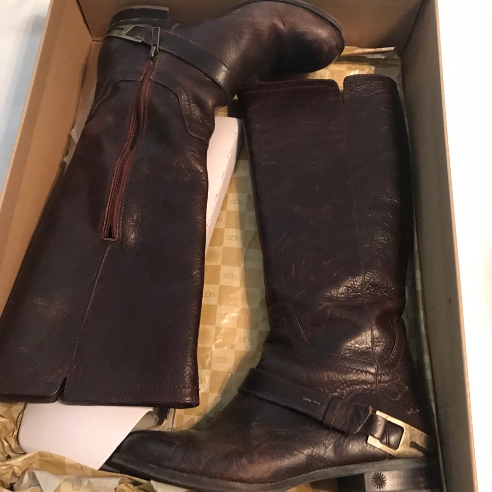 Distressed look UGG RIDDING BOOTS